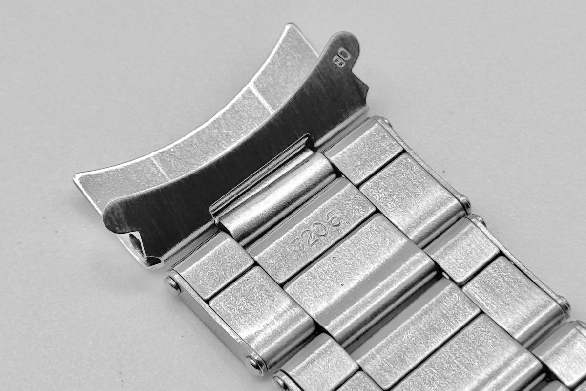 RZE - UltraHex™ Titanium Bracelet - Straight Endlinks - Brushed RZE - UltraHex™ Titanium Bracelet - Straight Endlinks - Brushed